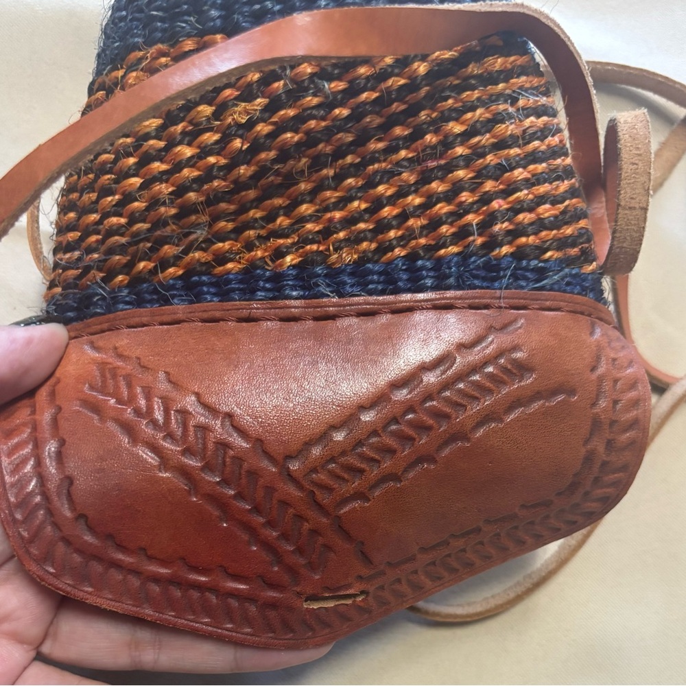 Woven Blue & Brown Crossbody Bucket Bag Leather Patterned Top Closure Straps - Picture 14 of 15